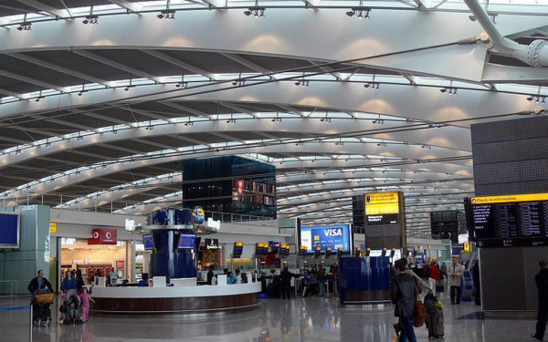 Δέμα με ουράνιο κατασχέθηκε στο αεροδρόμιο Χίθροου - Έρευνα από τη βρετανική αστυνομία