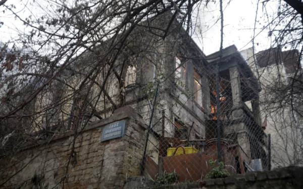 Η αστυνομία σταμάτησε εργασίες ανοικοδόμησης στην άλλοτε κατάληψη της Λεωφόρου Στρατού