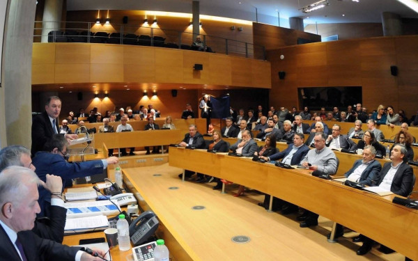 Τηλεδιάσκεψη ΠΕΔΚΜ: Ζητά την άμεση οικονομική στήριξη των Δήμων 