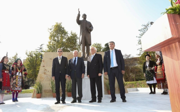 Παρών ο Β. Παπαγεωργόπουλος στα αποκαλυπτήρια ανδριάντα για τον Κ. Καραμανλή (φωτο)