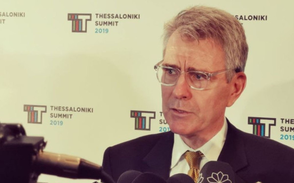 Θαυμάζει τους Έλληνες πυροσβέστες ο Αμερικάνος πρέσβης