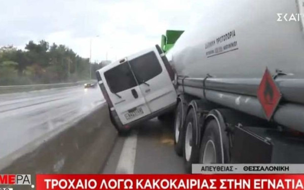 Θεσσαλονίκη: Βανάκι σφήνωσε ανάμεσα σε στηθαίο και βυτιοφόρο