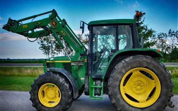 Ισπανία: Οι αγρότες συνεχίζουν τις κινητοποιήσεις, μετά τη συνάντηση με τον υπουργό Γεωργίας