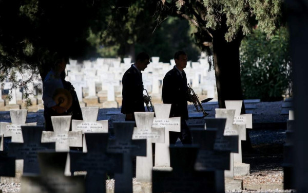 Θεσσαλονίκη: Εκδήλωση για τη λήξη του Α' Παγκοσμίου Πολέμου στα συμμαχικά νεκροταφεία Ζέιτελνικ