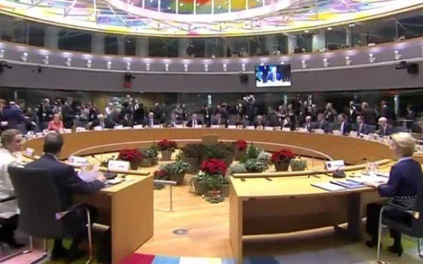 Η Κομισιόν επανεξετάζει άμεσα την ευρωπαϊκή βοήθεια προς την Παλαιστίνη