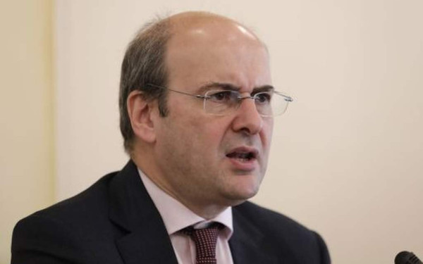 Κ. Χατζηδάκης: Έρχεται περιορισμός στη χρήση των μετρητών