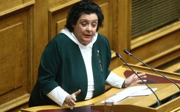 Λιάνα Κανέλλη: Έπαθε ράγισμα στην περόνη μετά την πτώση στο πλατό