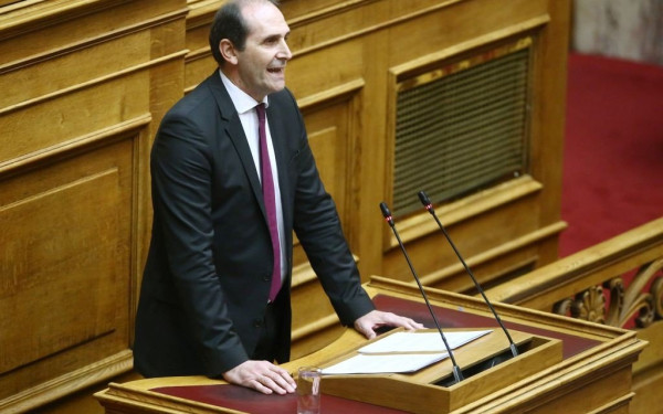Υπέστη ανακοπή καρδιάς ο Απόστολος Βεσυρόπουλος - Μεταφέρεται στο Παπαγεωργίου