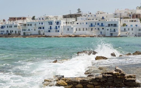 Εxpedia: Η Πάρος στους τρεις προορισμούς της χρονιάς για το 2024