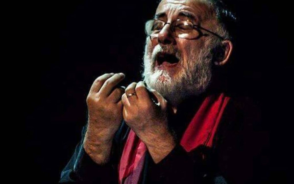 Η τελευταία φράση του Θάνου Μικρούτσικου μέσα από το Πολυτεχνείο πριν μπει το τανκ (βίντεο)