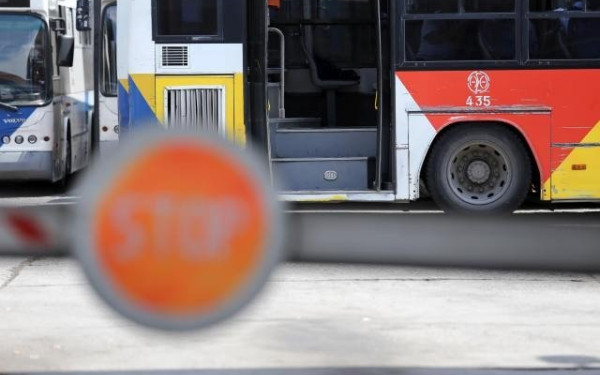 Θεσσαλονίκη: Λεωφορείο του ΟΑΣΘ με βλάβη στα φρένα, το ακινητοποίησε ο οδηγός και μετά λιποθύμησε!