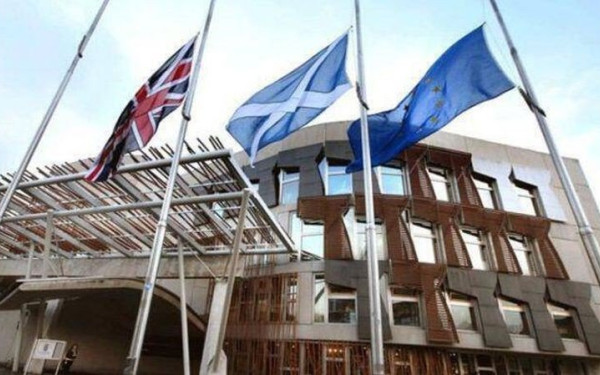 Σκωτία: Υπουργός ζήτησε να καλυφθεί με χρήματα των φορολογουμένων λογαριασμός τηλεφώνου 12.500 ευρώ