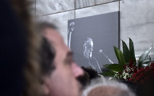 Με το "Πάντα γελαστοί" το τελευταίο αντίο στον Θάνο Μικρούτσικο