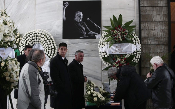 Τελευταίο αντίο στον Θάνο Μικρούτσικο