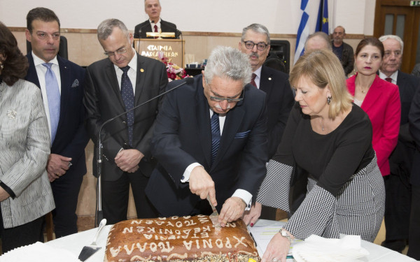 Πρωτοχρονιάτικη πίτα στη Θεσσαλονίκη με φλουρί... χρυσή λίρα! 