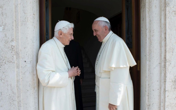 Βατικανό: Σοβαρή αλλά σταθερή η κατάσταση υγείας του πρώην πάπα Βενέδικτου 