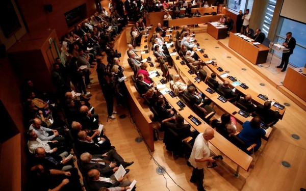 Μια ανεξαρτητοποίηση, μια υπαναχώρηση και μια διαδικασία για... γερά νεύρα