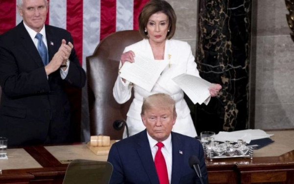 Πελόζι: Υπερβολικά δειλός ο Τραμπ  για να υπακούσει στην κλήτευση από το Κονγκρέσο