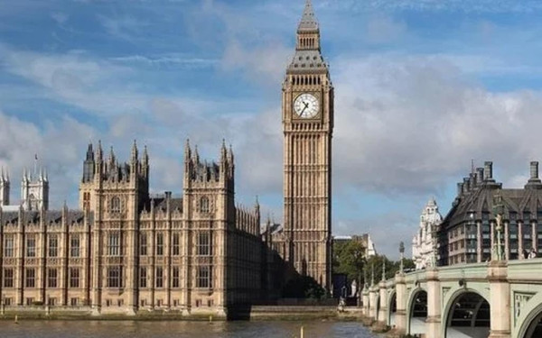 Βρετανία: Συνελήφθησαν τρεις Βούλγαροι για κατασκοπεία υπέρ της Ρωσίας