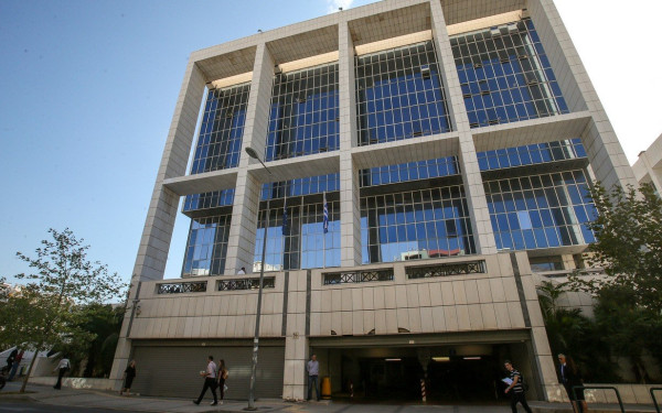 Επεισόδιο με μαχαιριές έξω από το Εφετείο Αθηνών - Οπαδικά τα αίτια 