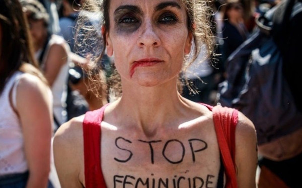 Σε πιλοτική εφαρμογή το panic button σε Αθήνα και Θεσσαλονίκη - Το έχουν πατήσει 120 γυναίκες (βίντεο)