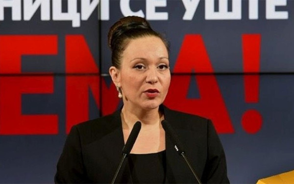 Βόρεια Μακεδονία: Καρατομήθηκε η υπουργός που τοποθέτησε πινακίδα με το παλιό όνομα της χώρας