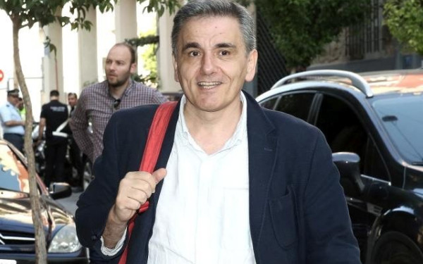 Ευκλ. Τσακαλώτος: Σε εξέλιξη το σχέδιο «το μεγάλο ψάρι να φάει το μικρό»