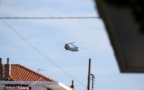 Εντυπωσιακό βίντεο μέσα από το πιλοτήριο του Σινούν που επιχειρεί στη φωτιά στο Λουτράκι