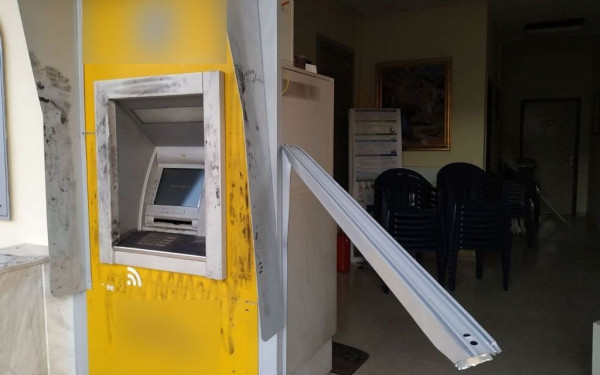 Πρέβεζα: Ανατίναξαν ΑΤΜ - Κάηκαν 15.000 ευρώ και λείπουν 100.000