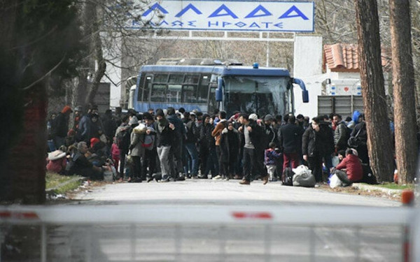 Έκλεισε το τελωνείο στις Καστανιές - Εκατοντάδες πρόσφυγες έτοιμοι να περάσουν στην Ελλάδα