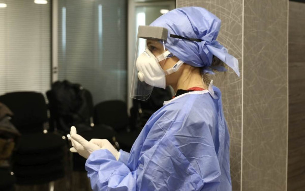 Κορονοϊός: Προς κατάργηση η μάσκα των εργαζομένων στα νοσοκομεία - Τι θα γίνει με τους ανεμβολίαστους