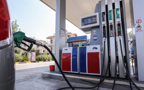 Πέφτουν οι τιμές των καυσίμων, αλλά η ηλεκτρική ενέργεια παίρνει την ανιούσα