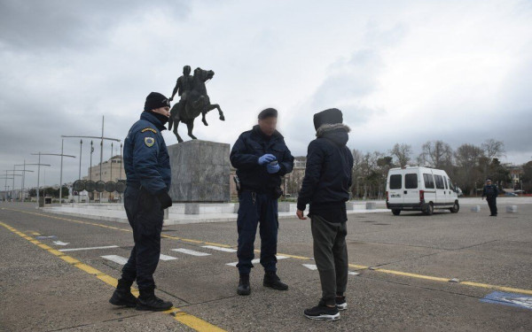 Σε 1.835 ανήλθαν οι παραβάσεις για άσκοπες μετακινήσεις την Κυριακή - Έξι συλλήψεις 	