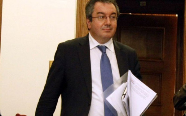 Ελληνική παρέμβαση για επίσπευση της έγκρισης εμβολίων από τον ευρωπαϊκό οργανισμό φαρμάκων προτείνει ο Ηλ. Μόσιαλος