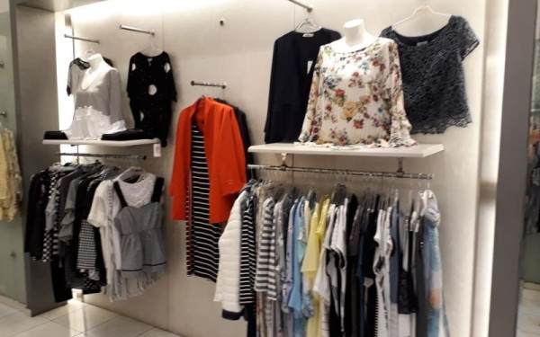 Θεσσαλονίκη: Έκοβε με κοπτάκι τα αντικλεπτικά και έκλεβε ρούχα από εμπορικό κατάστημα - Δικογραφία σε βάρος 48χρονου