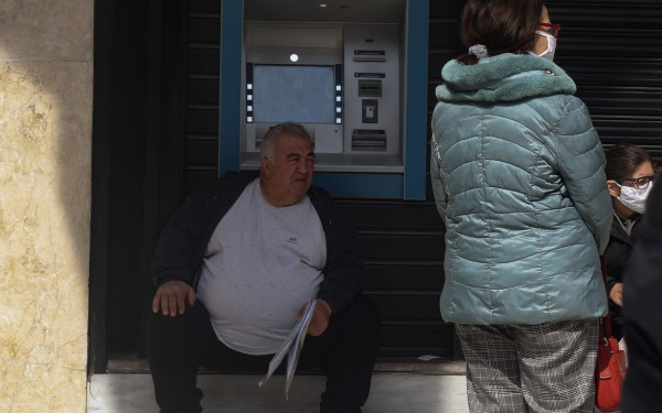 ΑΑΔΕ-Τραπεζικοί: Αδικαιολόγητες οι εικόνες συνωστισμού σε τράπεζες και εφορίες