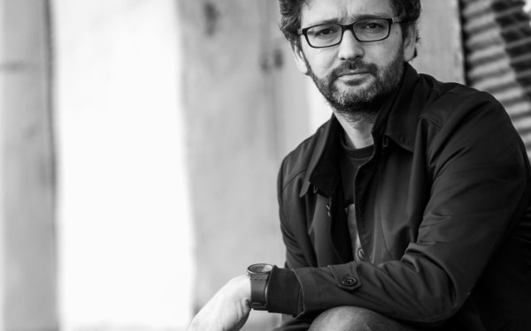 Ο Αντώνης Σουσάμογλου στο makthes.gr: «Η σκέψη μου είναι στους ανθρώπους που δεν μπορούν να μείνουν σπίτι»