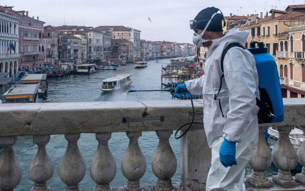 Χαλαρώνουν τα μέτρα: Η Ευρώπη επιστρέφει δειλά δειλά στη κανονικότητα