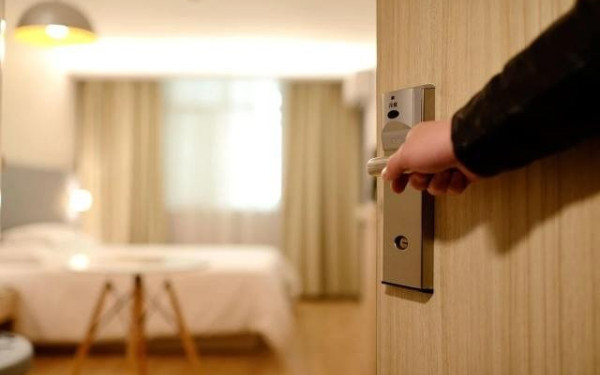 Υπόθεση 24χρονης: Δύο από τις παρευρισκόμενες στο επίμαχο πάρτι μιλούν στη «ΜτΚ»
