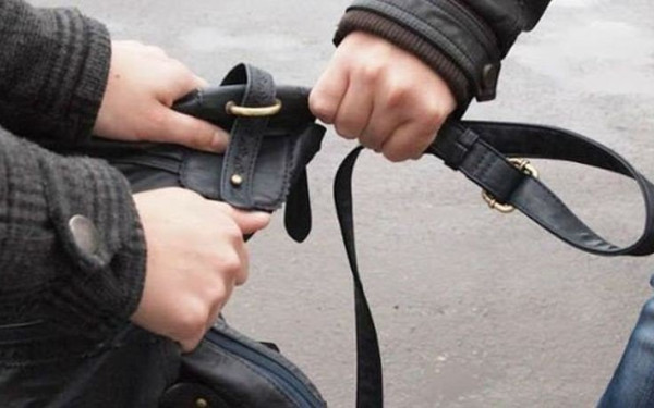 Κουκουλοφόρος έκλεψε τσάντα με εισπράξεις από άντρα στο Ωραιόκαστρο