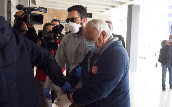 Θεσσαλονίκη: Δίωξη για ανθρωποκτονία από πρόθεση σε βάρος του 63χρονου που σκότωσε τον γιο του