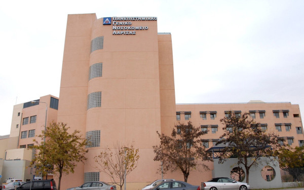 Στο Πανεπιστημιακό Νοσοκομείο Λάρισας ο 16χρονος που έπεσε από τον 4ο όροφο στην Καρδίτσα