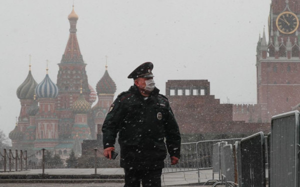Ρωσία: Οι αρχές εξοπλίζουν τα καταφύγια στις πολυκατοικίες και στα εμπορικά κέντρα στα περίχωρα της Μόσχας