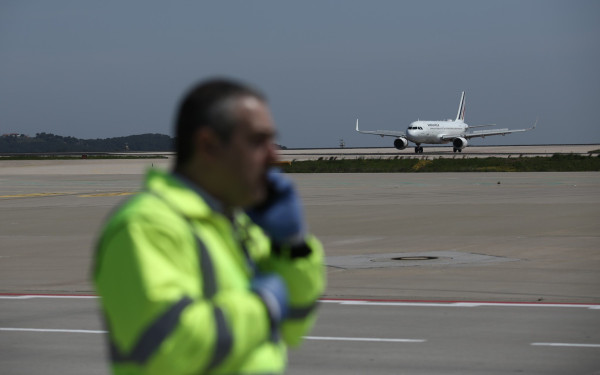 Θεσσαλονίκη: Καθυστέρησε πτήση λόγω επιβάτη - Έκλαιγε γιατί έμαθε πως πέθανε φίλος της