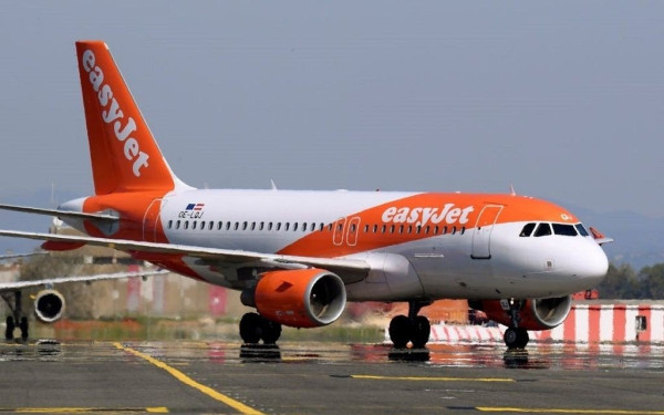 Η easyJet κατέβασε 19 επιβάτες από αεροπλάνο της επειδή ήταν «πολύ βαρύ» - Δείτε βίντεο μέσα από το αεροσκάφος