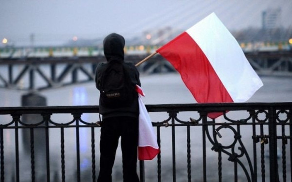 Πολωνία - Ουκρανία: «Σημείο καμπής» στις σχέσεις τους η εκταφή των θυμάτων από τις σφαγές Ουκρανών εθνικιστών στη Βολυνία