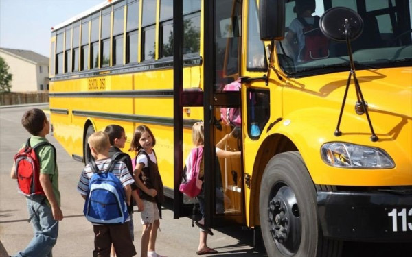 Αθήνα: Τροχαίο με σχολικό λεωφορείο στον Νέο Κόσμο – Τραυματίστηκε ελαφρά η συνοδός των παιδιών (βίντεο)