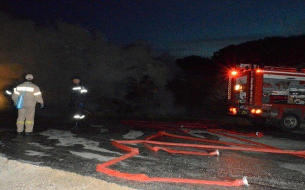 Πτώση βυτιοφόρου από γέφυρα πριν από το Δερβένι