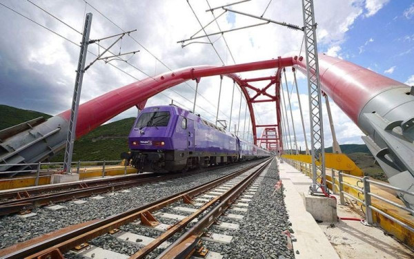 ΟΣΕ και ΕΡΓΟΣΕ αποζημίωσαν με 500.000 ευρώ τους εργολάβους που... θα έκαναν έργα στον σιδηρόδρομο