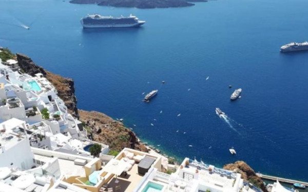 Επιχείρηση «Κρουαζιέρα θα σε πάω» από την ΑΑΔΕ: Φοροδιαφυγή σε ημερόπλοια της Σαντορίνης